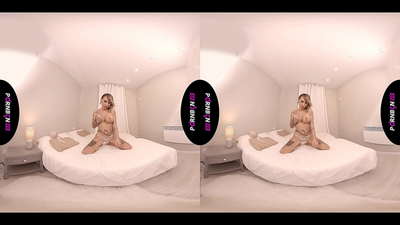 PORNBCN VR Volwasse Spaanse MILF masturbeer en suig jou piel in POV terwyl sy rook en haar bene ruk